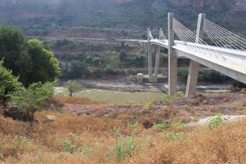 Diese Brücke wurde von den Japanern gebaut