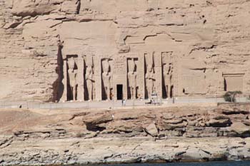 Abu Simbel neben -Tempel