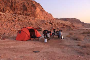 Camp steht